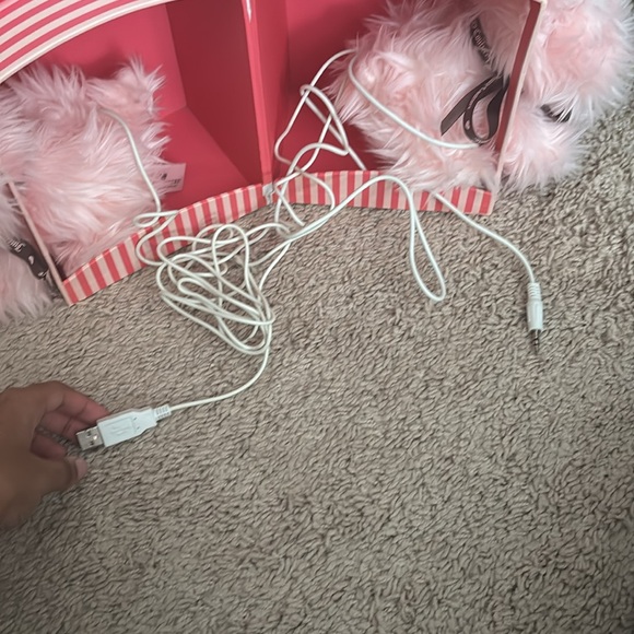 Juicy Couture Doggy Couture Speakers - Picture 10 of 11